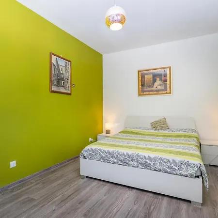 Apartamento Hermione Apt With Mountain View & Parking In Fusine Fusine in Valromana