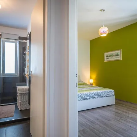 Hermione Apt With Mountain View & Parking In Fusine Fusine in Valromana